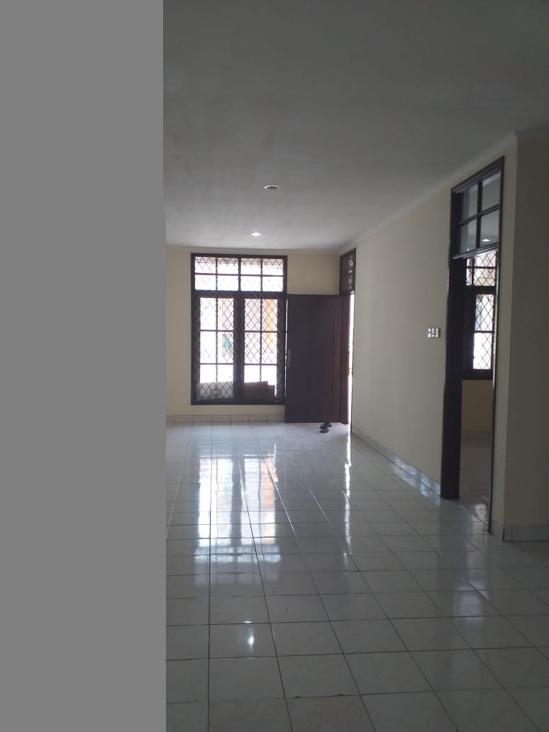 Rumah Disewakan di Taman Beverly Lippo Cikarang